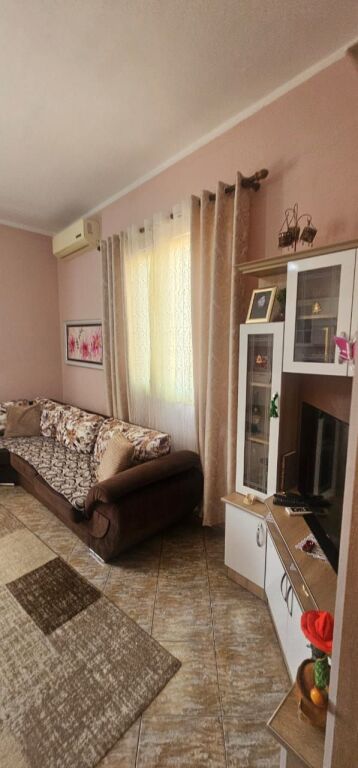 VENDESI 3 PIANI +CANTINA IN VENDITA SHKOZET STRADA PRINCIPALE