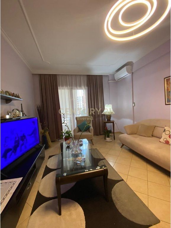 Jepet me qira apartament 2+1+2 tek Rruga e Kavajes!