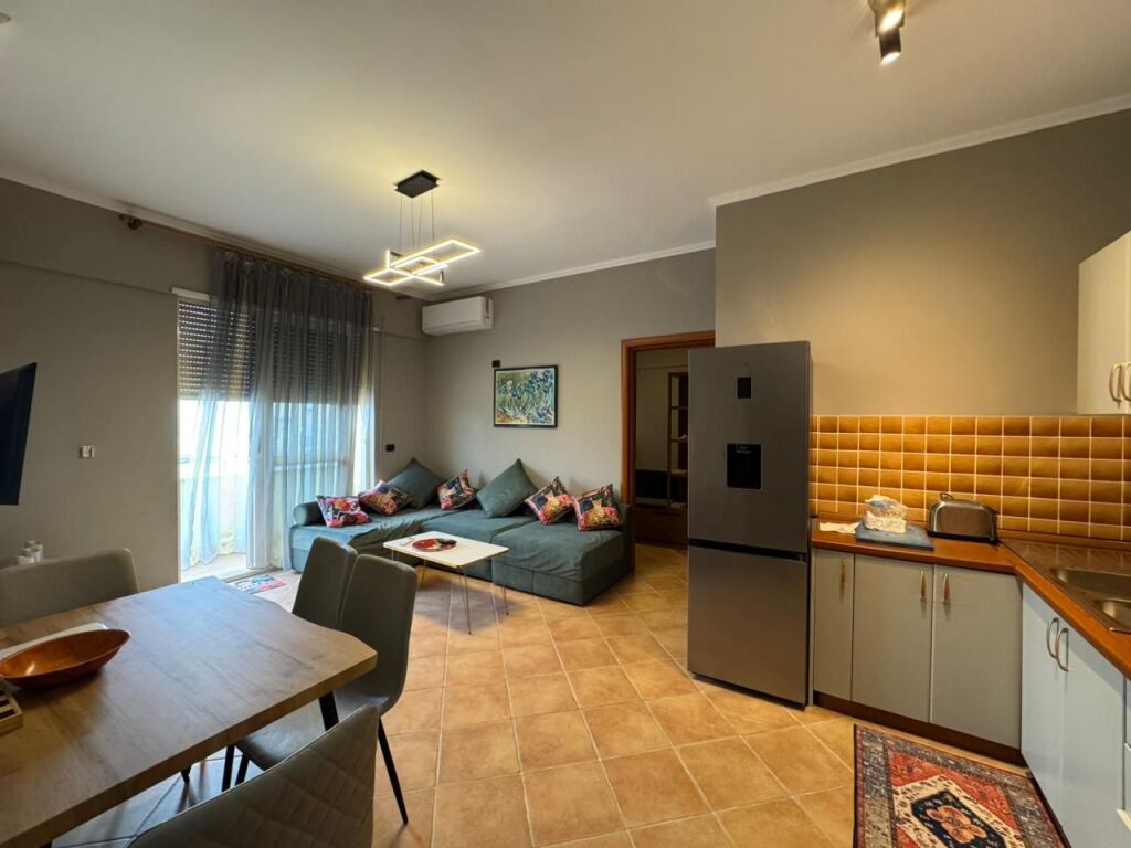 VENDESI 2 APPARTAMENTI + SUPER VERANDA CON VISTA MARE + GARAGE CHIUSO