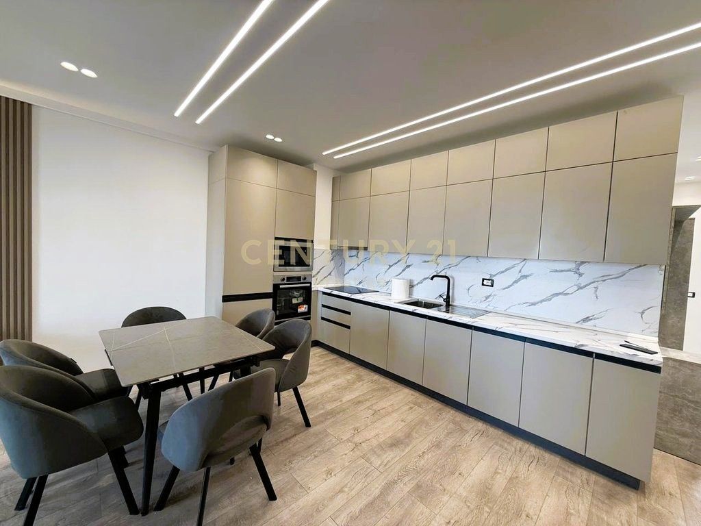 APARTAMENT 2+1+2 NE SHITJE, BULEVARDI I RI, TIRANE!