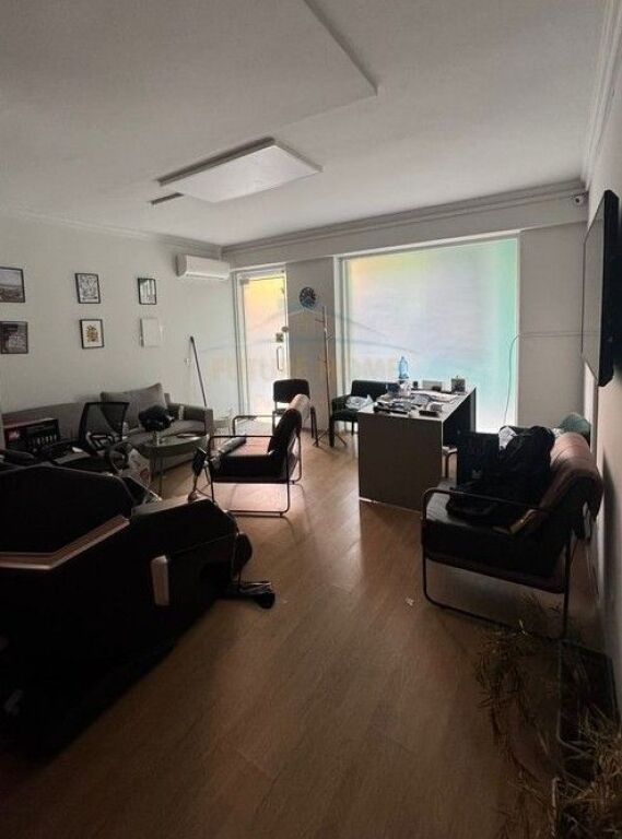 Rent, Business Premises, Commune of Paris, Tirana.