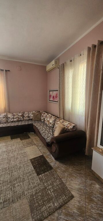VENDESI 3 PIANI +CANTINA IN VENDITA SHKOZET STRADA PRINCIPALE