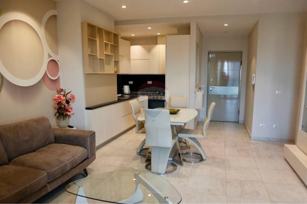 Ofrohet per Shitje Apartament 2+1 Ambasador 3