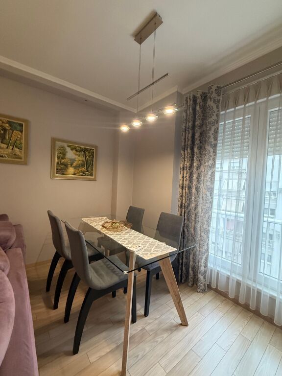 Apartament 2+1 për qira Kompleksi Kontakt 21 dhjetori !