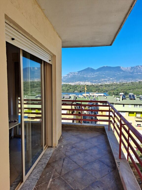 Affittasi appartamento 2+1 in Via Peti, Lago Secco