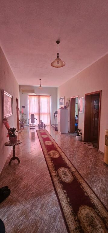 VENDESI 3 PIANI +CANTINA IN VENDITA SHKOZET STRADA PRINCIPALE