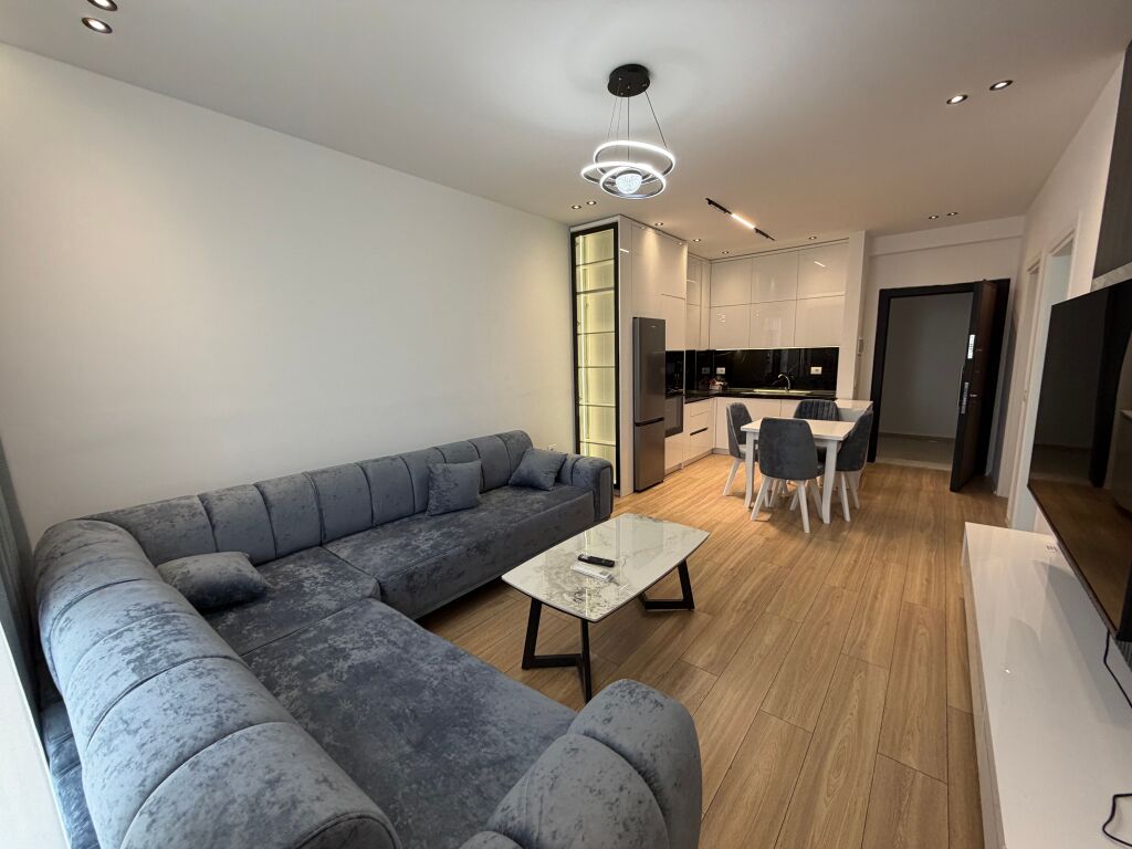 Jepet me qera apartament 1+1 📍 Astir, Kompleksi Urban Gate  ✔️ Kati 6✔️  Pallat me ashensor✔️  I  mobiluar✔️  Ambient i bollshëm dhe i organizuar mirë✔️ 💰 Çmimi:  550 euro     📞 Për më shumë informacion ose vizitë, kontaktoni