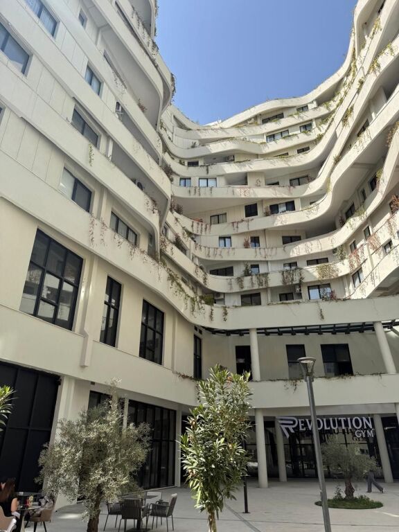 AFFITTIAMO LOCALE COMMERCIALE PRESSO VASIL SHANTO - SPRING RESIDENCE !