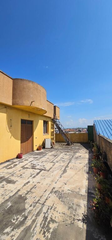 VENDESI 3 PIANI +CANTINA IN VENDITA SHKOZET STRADA PRINCIPALE