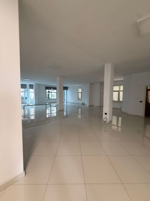 EDIFICIO DI 5 PIANI IN AFFITTO “LAPRAK” 15.000 EURO