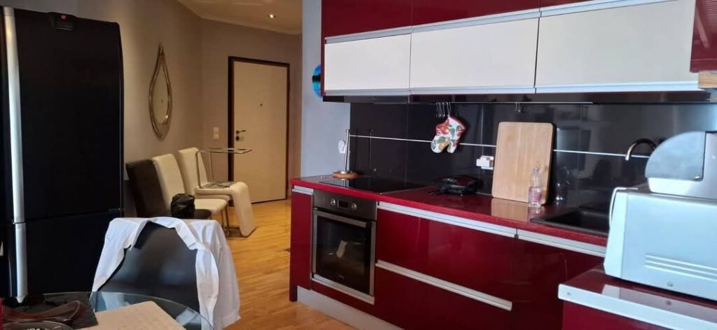 SHITET APARTAMENT 2+1+VERAND ME PAMJE NGA DETI NE SARANDE