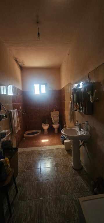 VENDESI 3 PIANI +CANTINA IN VENDITA SHKOZET STRADA PRINCIPALE