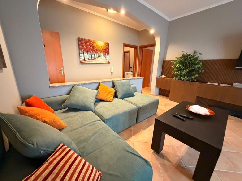 VENDESI 2 APPARTAMENTI + SUPER VERANDA CON VISTA MARE + GARAGE CHIUSO