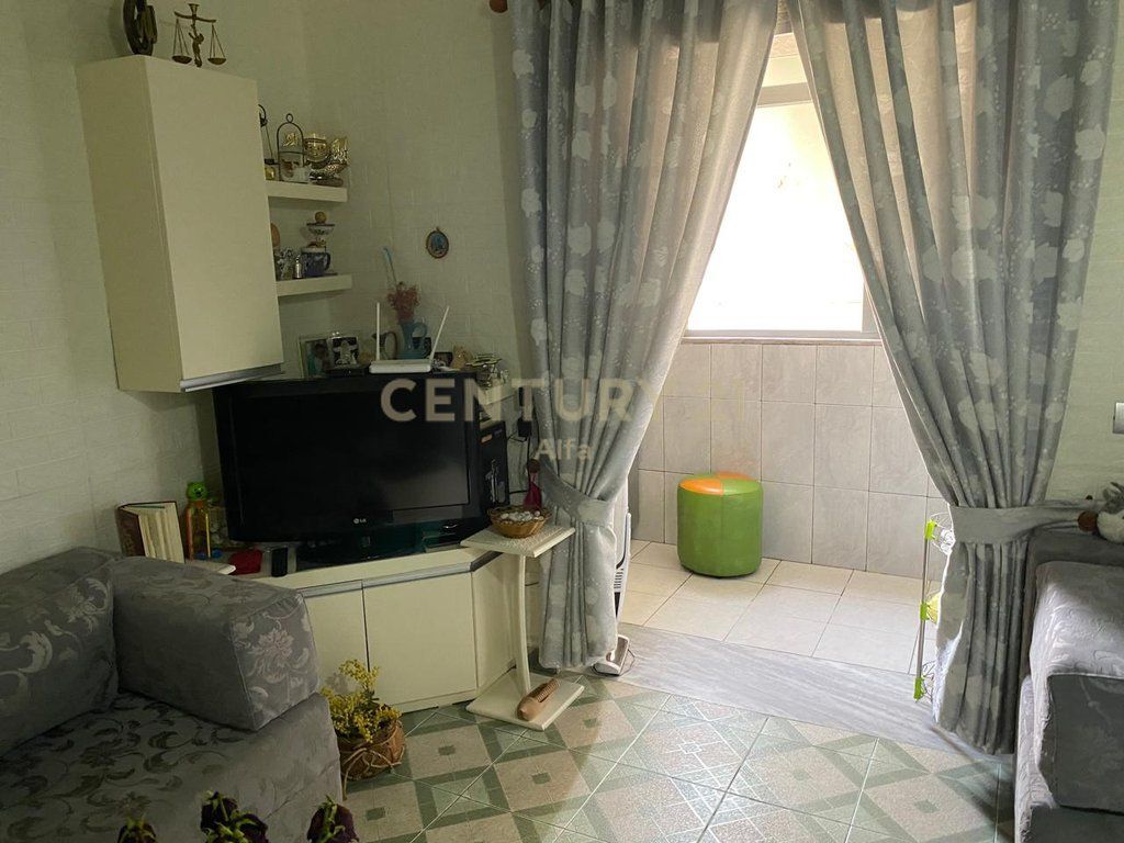 Shitet apartament 1+1 tek Selvia, pranë shkollës “Siri Kodra”!