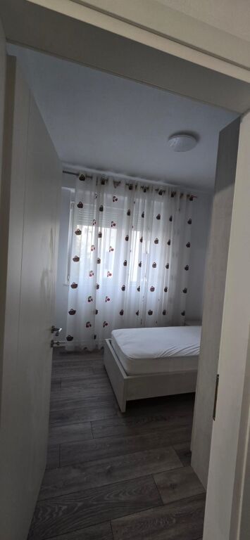 Jepet me qera apartament 2+1 Liqeni i Thate