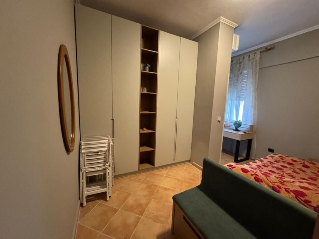 VENDESI 2 APPARTAMENTI + SUPER VERANDA CON VISTA MARE + GARAGE CHIUSO