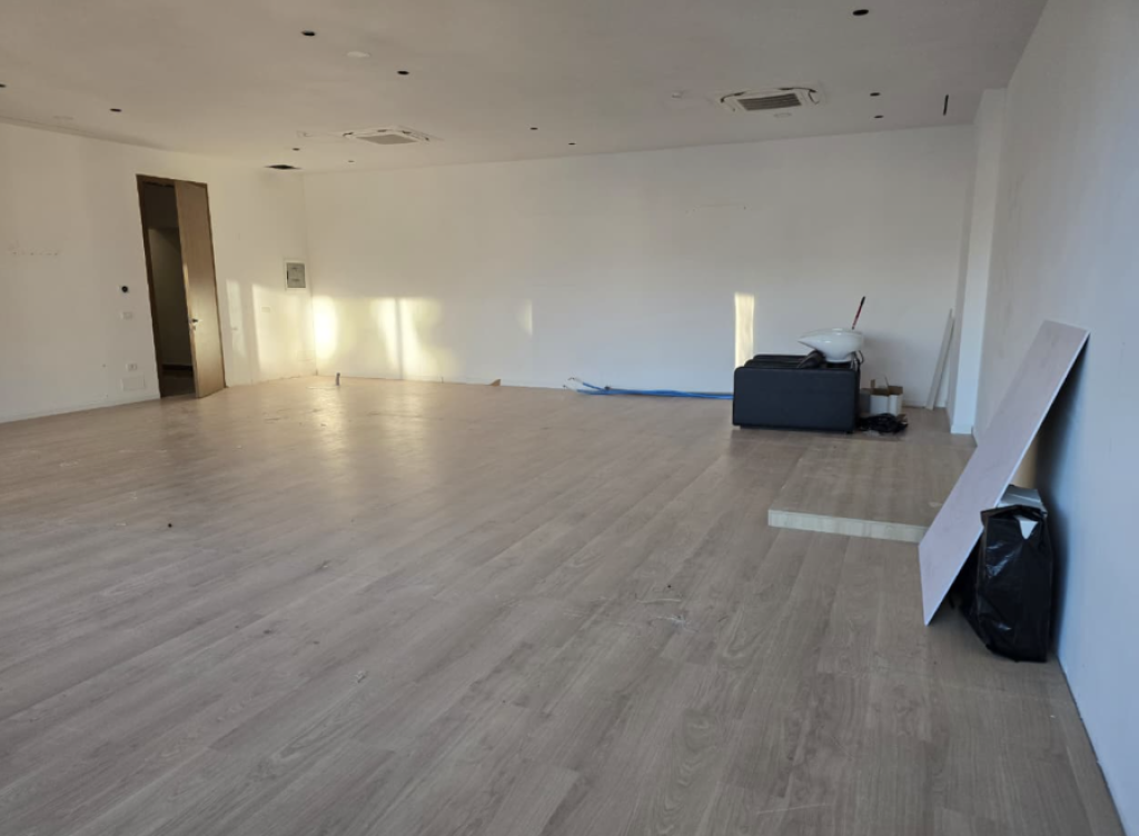 🏢 UFFICIO IN AFFITTO – COMPLESSO DELIJORGJI