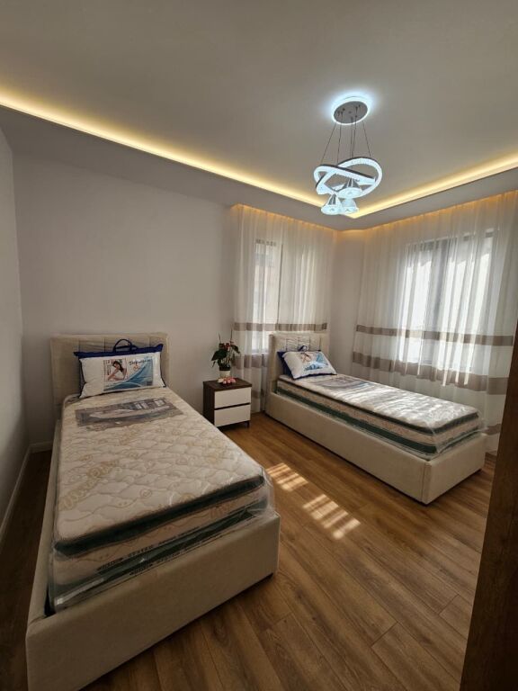 Shitet Apartament 2+1+2 – Pallati me Shigjeta
