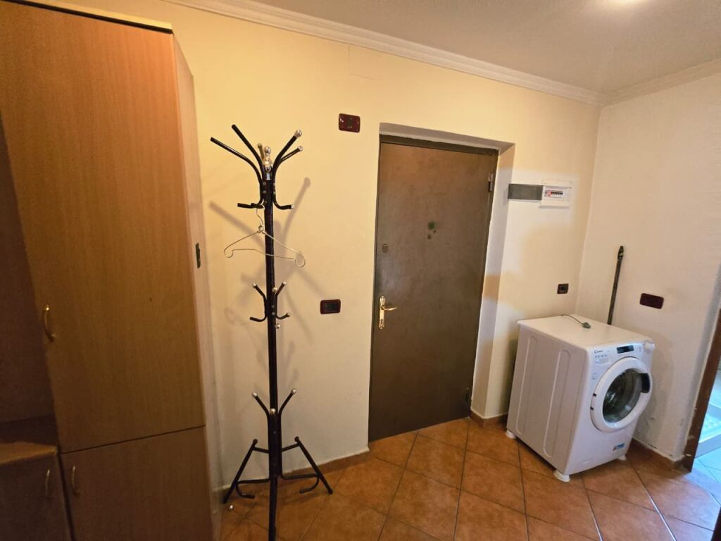 🏡 APPARTAMENTO 1+1 IN AFFITTO – VIA FERIT XHAJKO (DI FRONTE AL MERCATO DELLA MEDRESE) 🏡