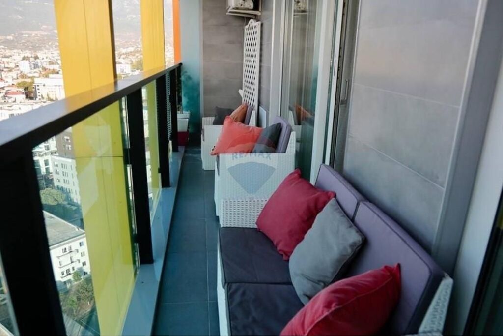 Ofrohet per Shitje Apartament 2+1 Ambasador 3