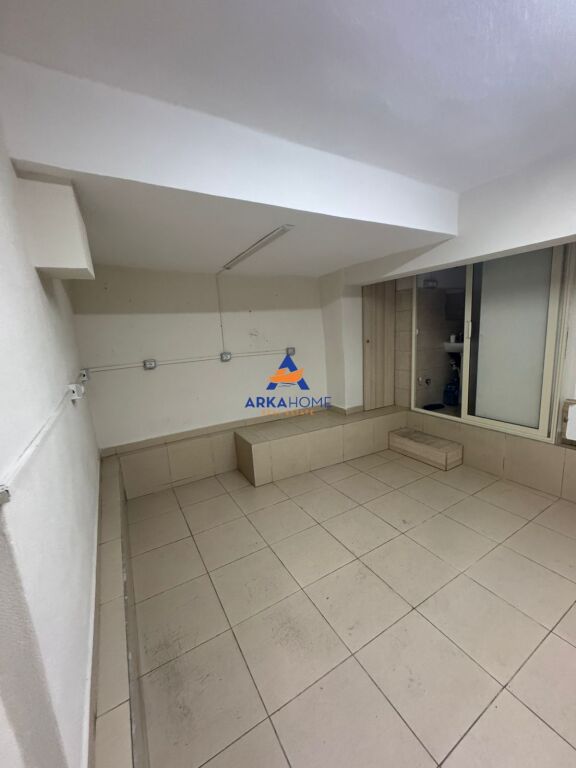 VENDESI COMMERCIALE IN VENDITA 16M2 " VASIL SHANTO "104931EURO