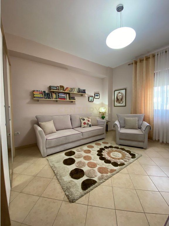 Jepet me qira apartament 2+1+2 tek Rruga e Kavajes!