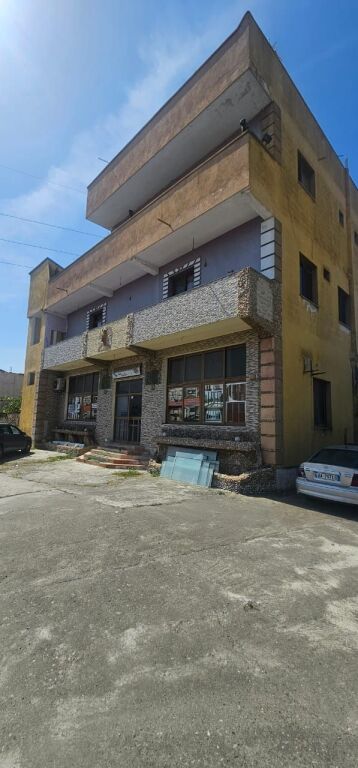 VENDESI 3 PIANI +CANTINA IN VENDITA SHKOZET STRADA PRINCIPALE