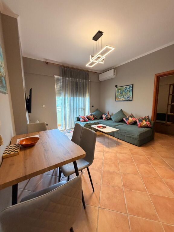 VENDESI 2 APPARTAMENTI + SUPER VERANDA CON VISTA MARE + GARAGE CHIUSO