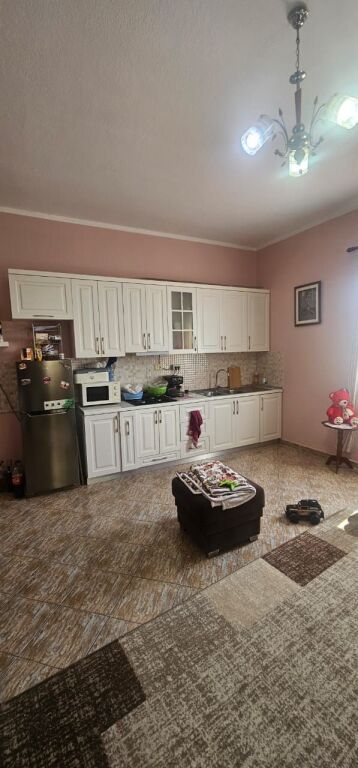 VENDESI 3 PIANI +CANTINA IN VENDITA SHKOZET STRADA PRINCIPALE