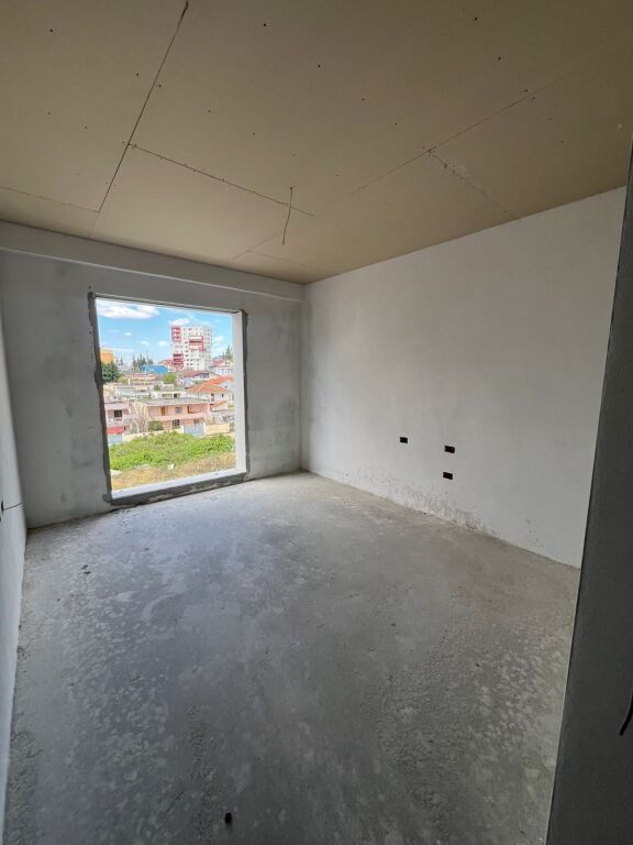 OCCASIONE – Vendesi Appartamento 1+1, Porcelan | vicino alla Rotonda di Klanit