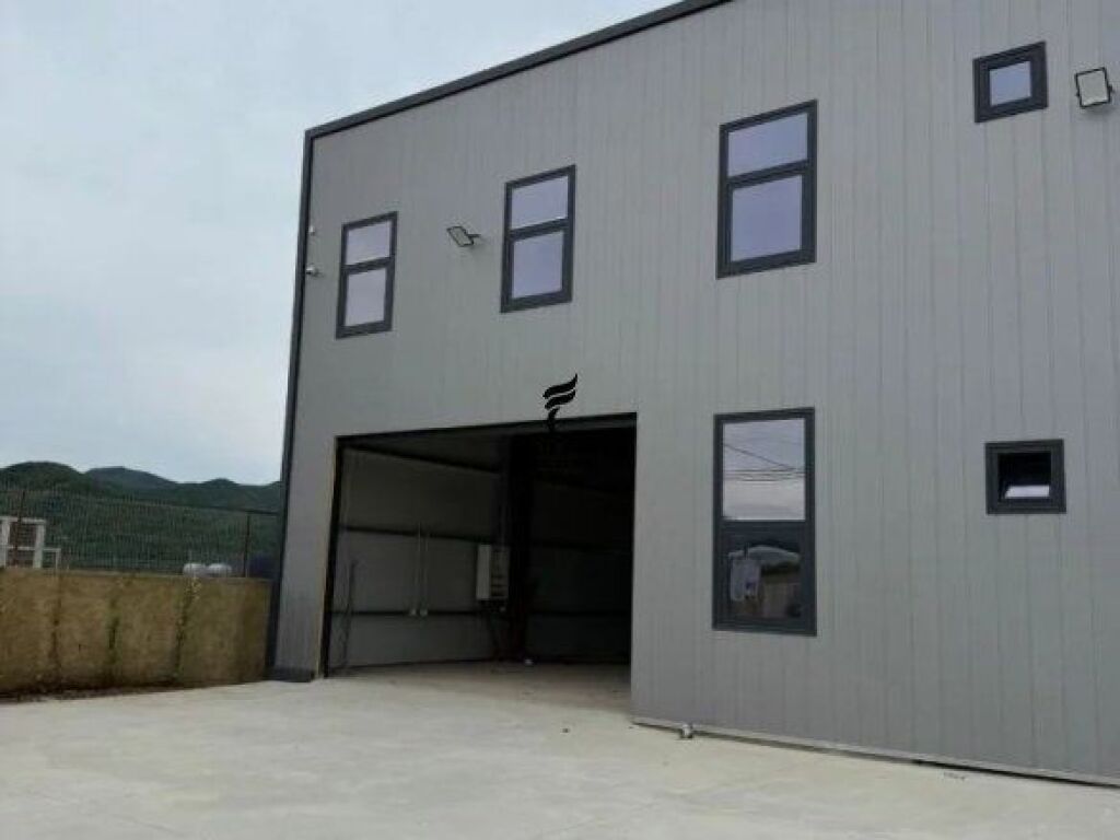 MAGAZZINO IN AFFITTO 1300 M2 VAQARR 420.000 LEKE FH-69648
