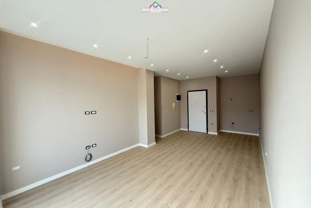 Zyre Me Qera 2+1 Tek Komuna e Parisit ( ID BZ2919) Tirane