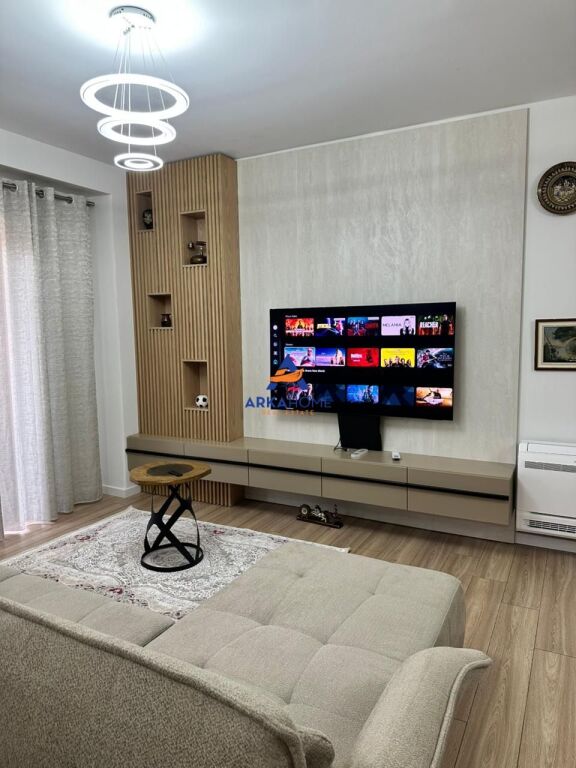 JEPET APARTAMENT 3+1+2 ME QERA " RRUGA E KAVAJES " 1950 EURO