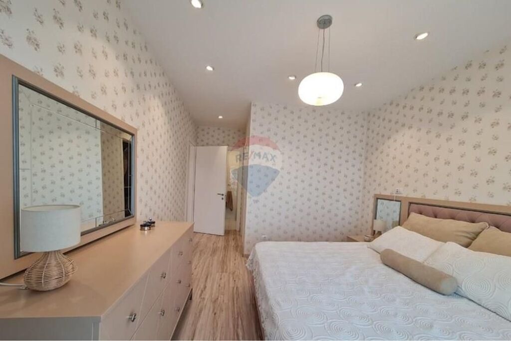 Ofrohet per Shitje Apartament 2+1 Ambasador 3