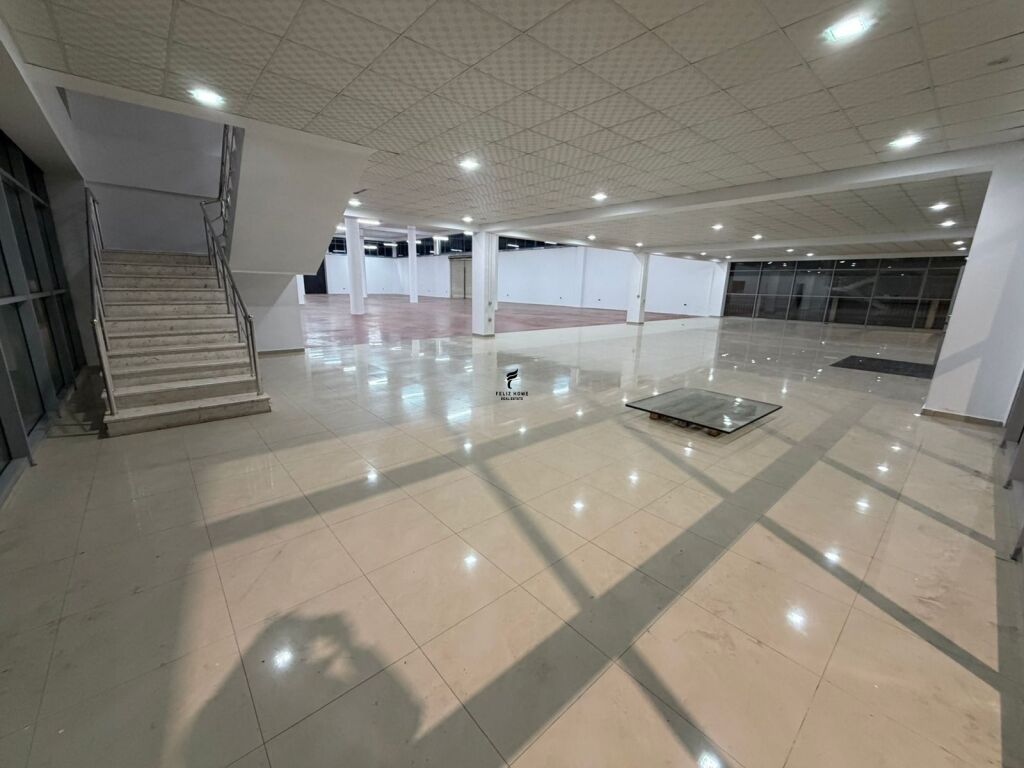 KAPANON ME QERA 1600 M2 RINAS 6500 EURO FH-69701