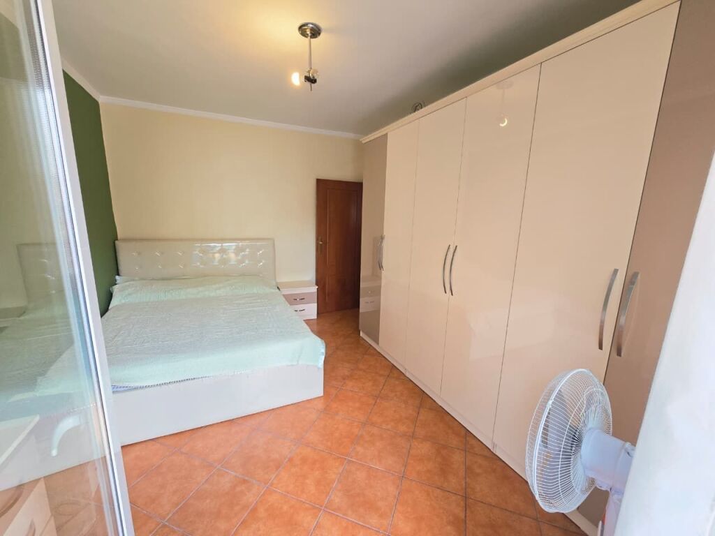 🏡 APPARTAMENTO 1+1 IN AFFITTO – VIA FERIT XHAJKO (DI FRONTE AL MERCATO DELLA MEDRESE) 🏡