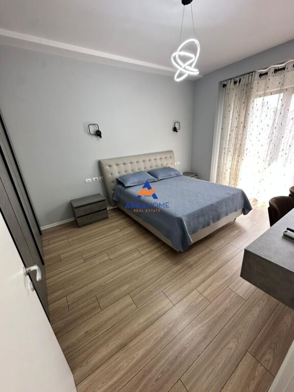 JEPET APARTAMENT 3+1+2 ME QERA " RRUGA E KAVAJES " 1950 EURO