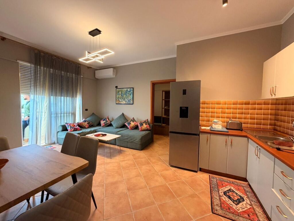VENDESI 2 APPARTAMENTI + SUPER VERANDA CON VISTA MARE + GARAGE CHIUSO