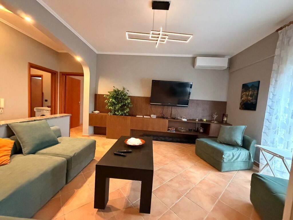 VENDESI 2 APPARTAMENTI + SUPER VERANDA CON VISTA MARE + GARAGE CHIUSO
