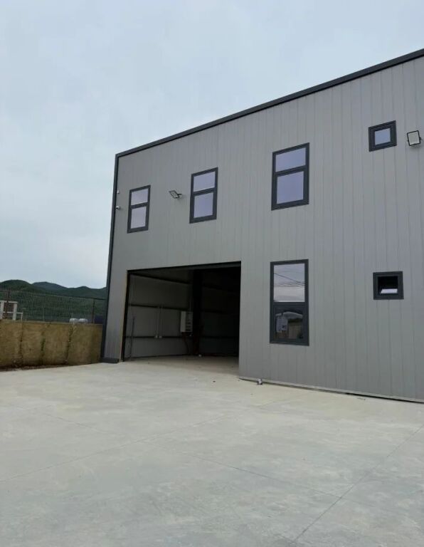 MAGAZZINO IN AFFITTO 1300 M2 VAQARR 420.000 LEKE FH-69648