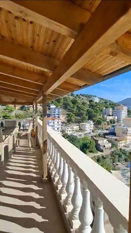 SHITET APARTAMENT 2+1+VERAND ME PAMJE NGA DETI NE SARANDE