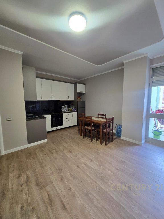 Appartamento 2+1 in vendita vicino alle ville di Vienna a Golem!!! 

