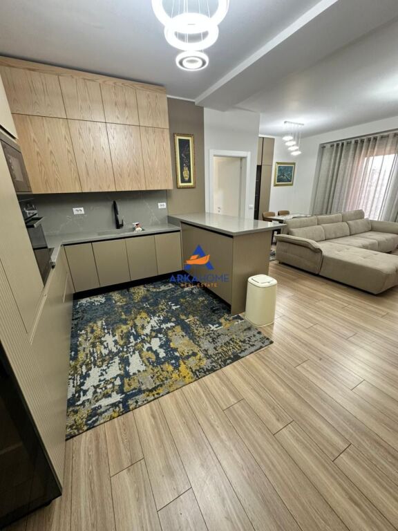 JEPET APARTAMENT 3+1+2 ME QERA " RRUGA E KAVAJES " 1950 EURO
