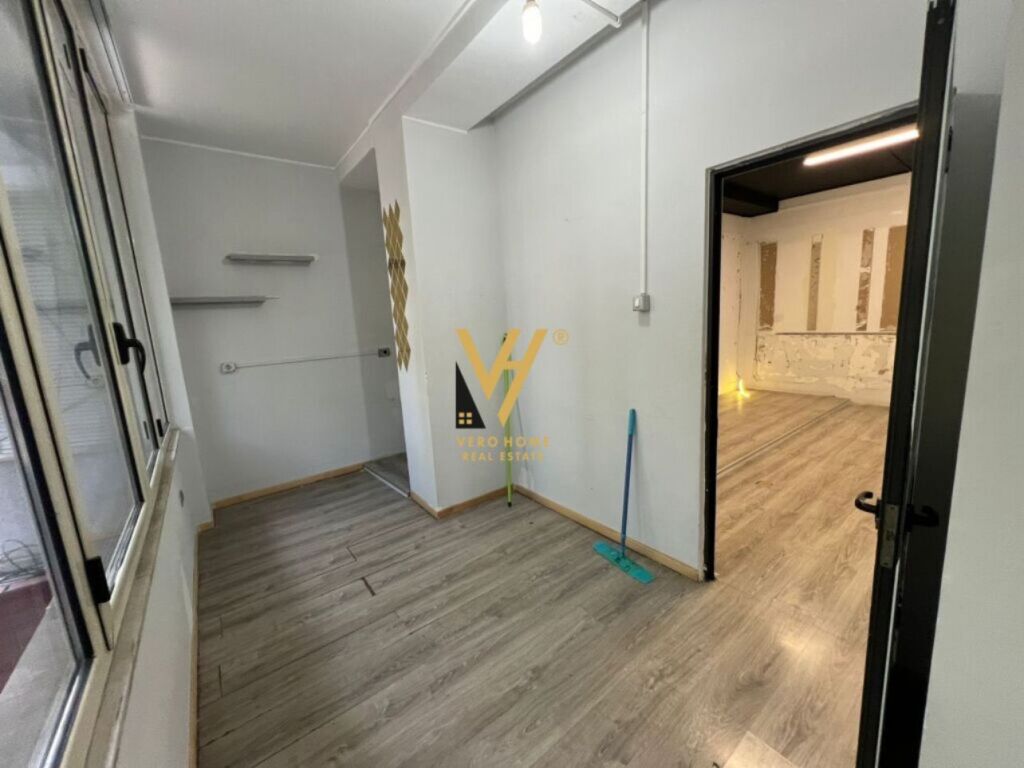 LOCALE COMMERCIALE 115 M2 IN AFFITTO A LSI, BLLOK 1.500 EURO