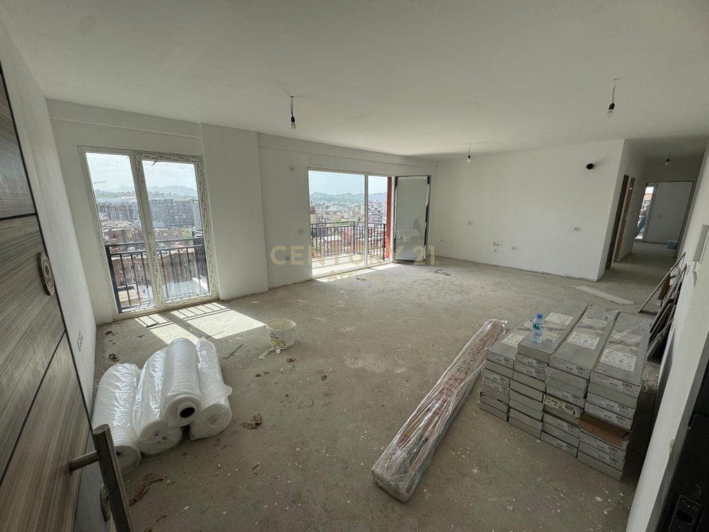 🏙️ APPARTAMENTO IN VENDITA CON VISTA FANTASTICA DI TIRANA 2+1+2 BAGNI+ 2 BALCONI NEL COMPLESSO MIRABELLA NEL QUARTIERE 'VARRI BAMI'