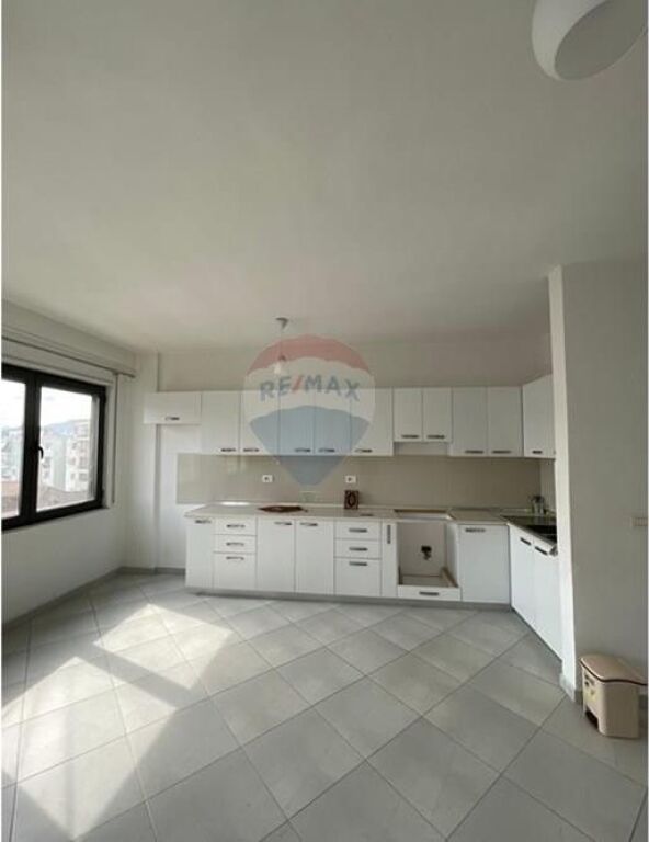 Apartment 2+1+2 for sale on Elbasani Street