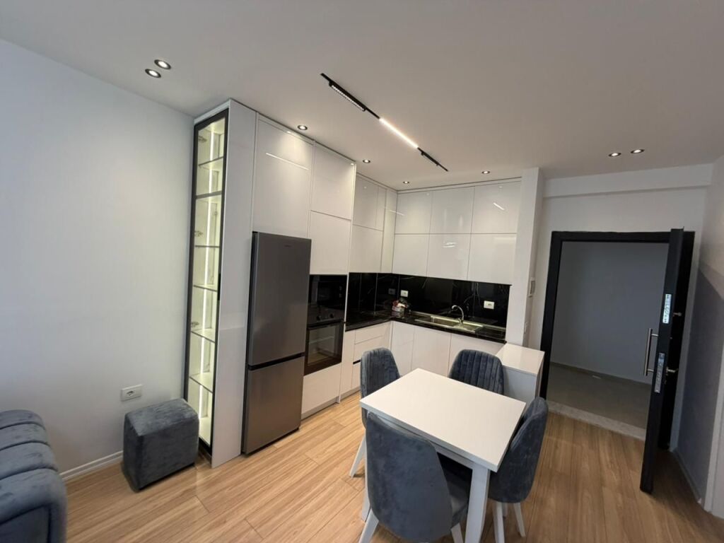 🏡 Appartamento 1+1 in affitto 📍 Astir, Complesso Urban Gate 💰 Prezzo: 50000 leke