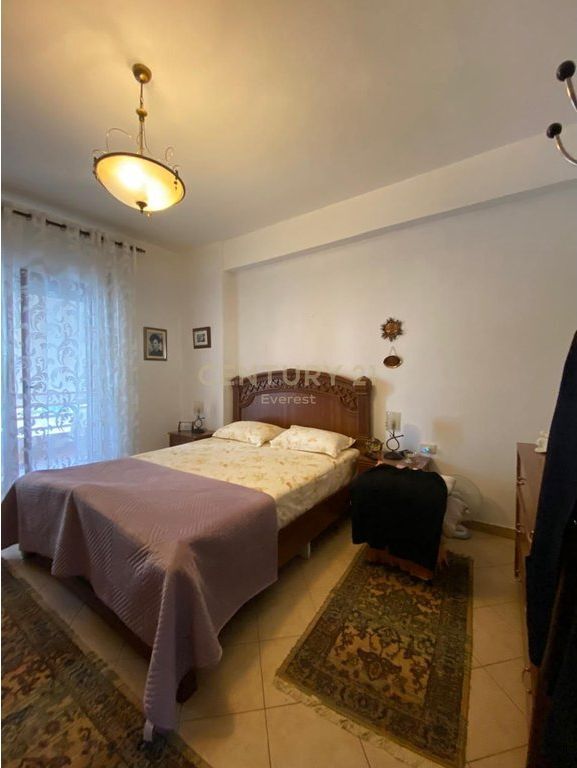 Jepet me qira apartament 2+1+2 tek Rruga e Kavajes!