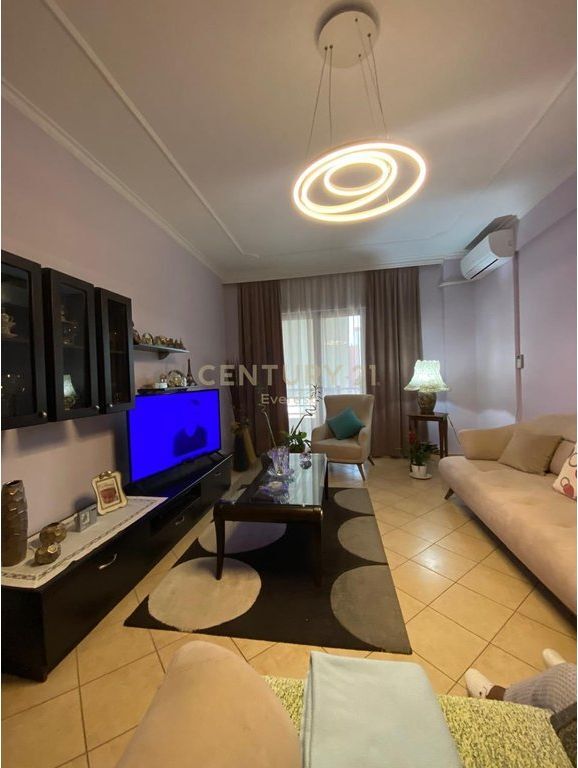 Jepet me qira apartament 2+1+2 tek Rruga e Kavajes!