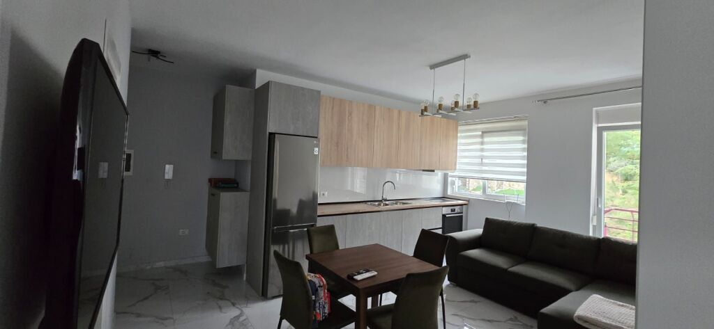 Jepet me qera apartament 2+1 Liqeni i Thate